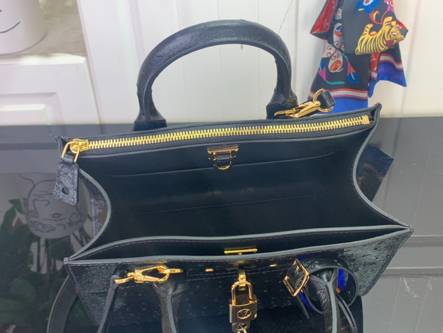 루이비통 LV 시티 스티머 MM백 블랙 타조무늬(27 x 23 x 13)3.jpg