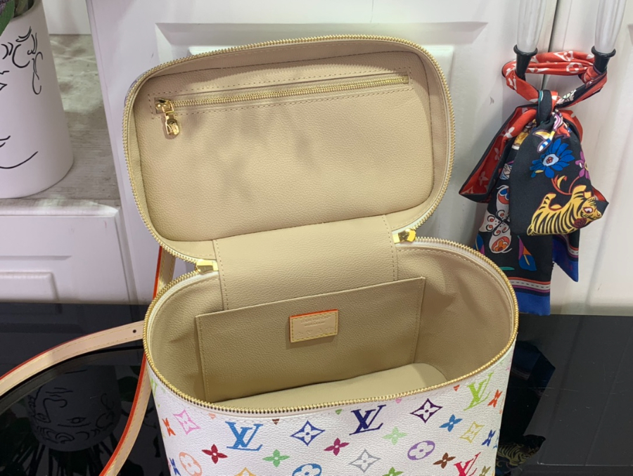 루이비통 나이스 나노 스몰 화이트 (24 x 18 x 14.5)3.jpg