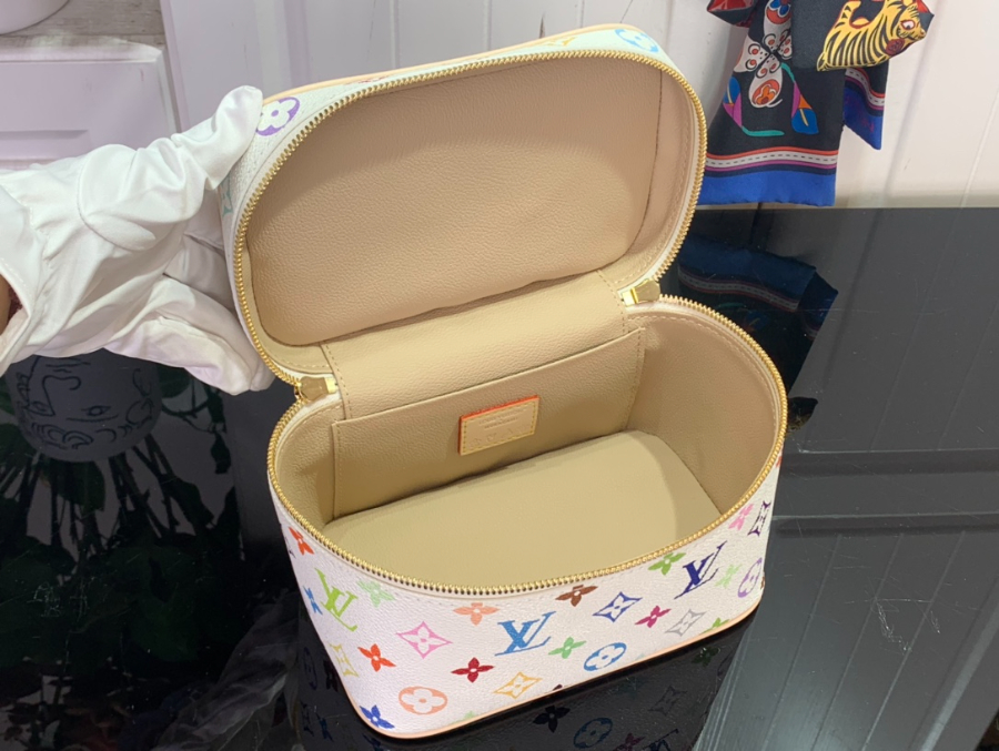 루이비통 나이스 나노 화이트(14 x 10.2 x 8.5)3.jpg