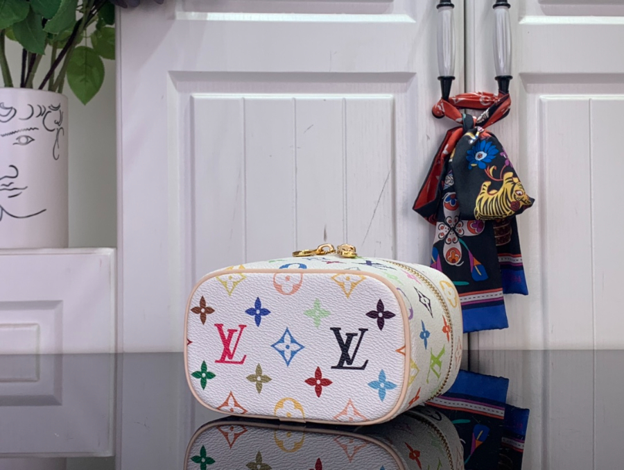 루이비통 나이스 나노 화이트(14 x 10.2 x 8.5)5.jpg