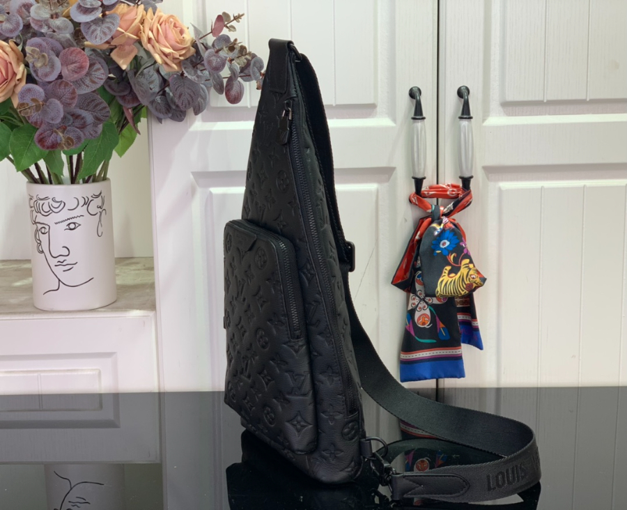 루이비통 듀오 슬링 백 블랙 (20 x 42 x 6)4.jpg