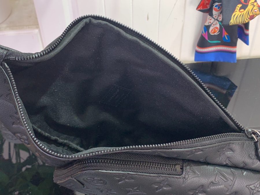 루이비통 듀오 슬링 백 블랙 (20 x 42 x 6)3.jpg