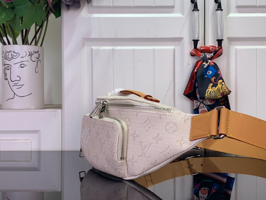 루이비통 러시 범백 베이지 (30 x 15 x 8)4.jpg