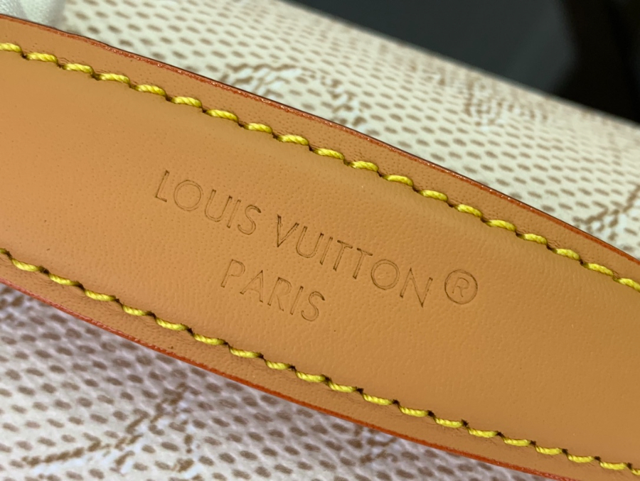 루이비통 러시 범백 베이지 (30 x 15 x 8)8.jpg