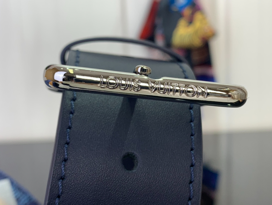 루이비통 러시 범백 블루 (30 x 15 x 8)7.jpg