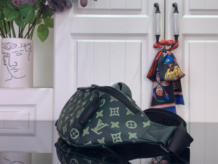 루이비통 러시 범백 흑녹색 (15 x 8 x 30)4.jpg