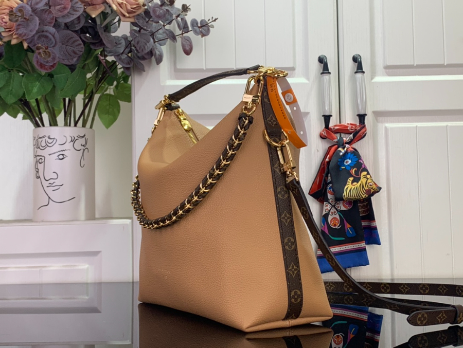 루이비통 멀티패스 다크 베이지 (26 x 10 x 30)4.jpg