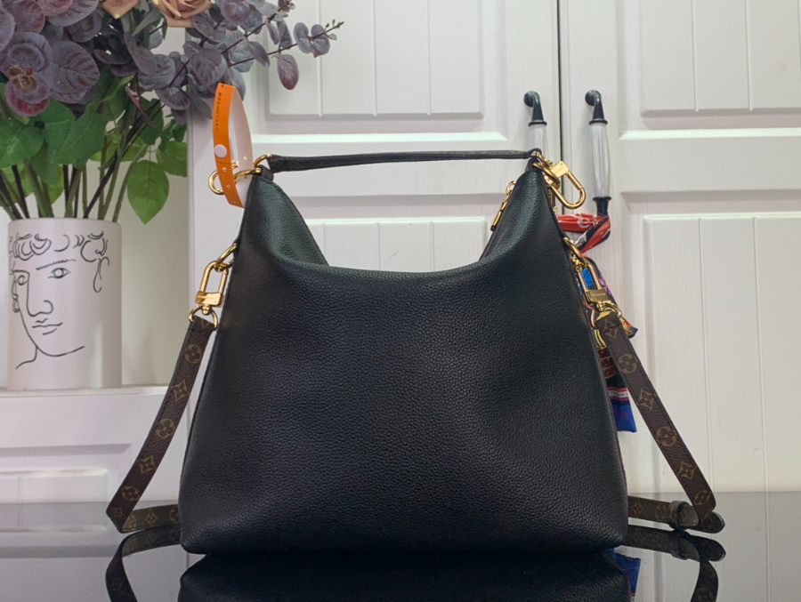 루이비통 멀티패스 블랙 (26 x 10 x 30)2.jpg