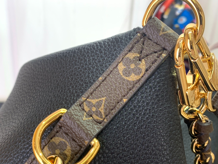 루이비통 멀티패스 블랙 (26 x 10 x 30)7.jpg