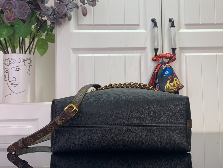 루이비통 멀티패스 블랙 (26 x 10 x 30)5.jpg