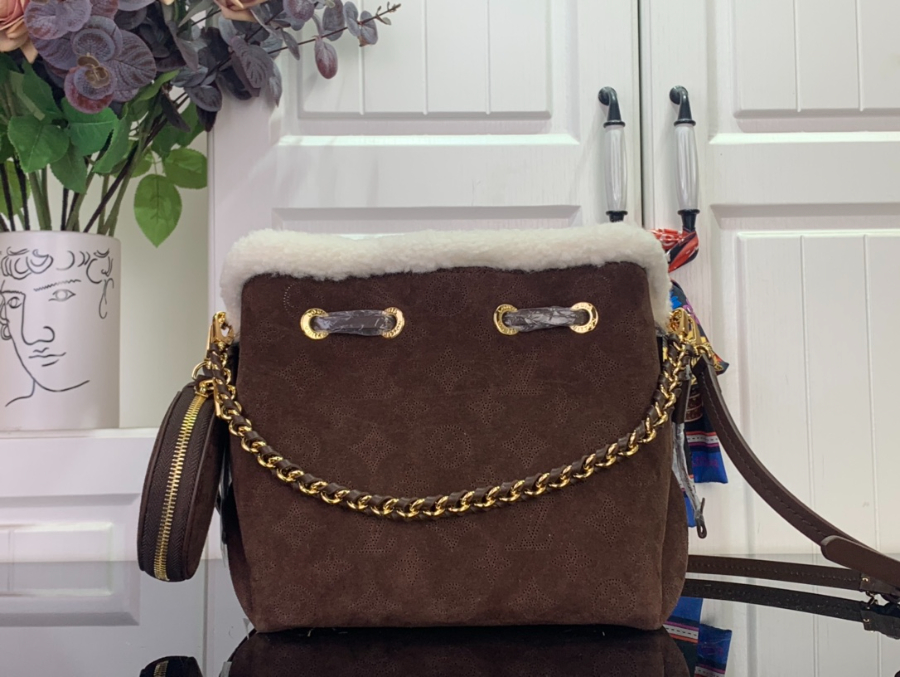 루이비통 벨라 스웨이드 다크 브라운 (22 x 14 x 19)1.jpg