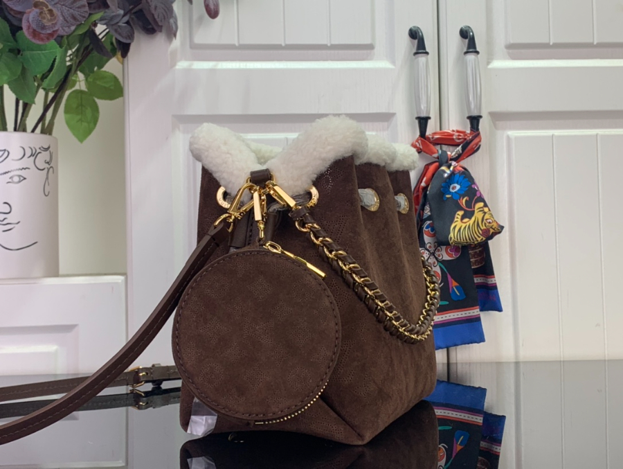 루이비통 벨라 스웨이드 다크 브라운 (22 x 14 x 19)5.jpg