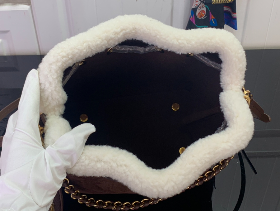 루이비통 벨라 스웨이드 다크 브라운 (22 x 14 x 19)3.jpg