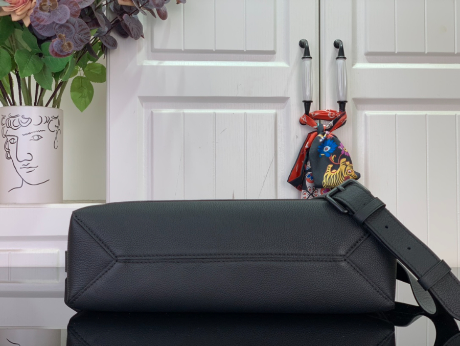 루이비통 스피드 메신저 블랙 (29 x 12 x 33)5.jpg