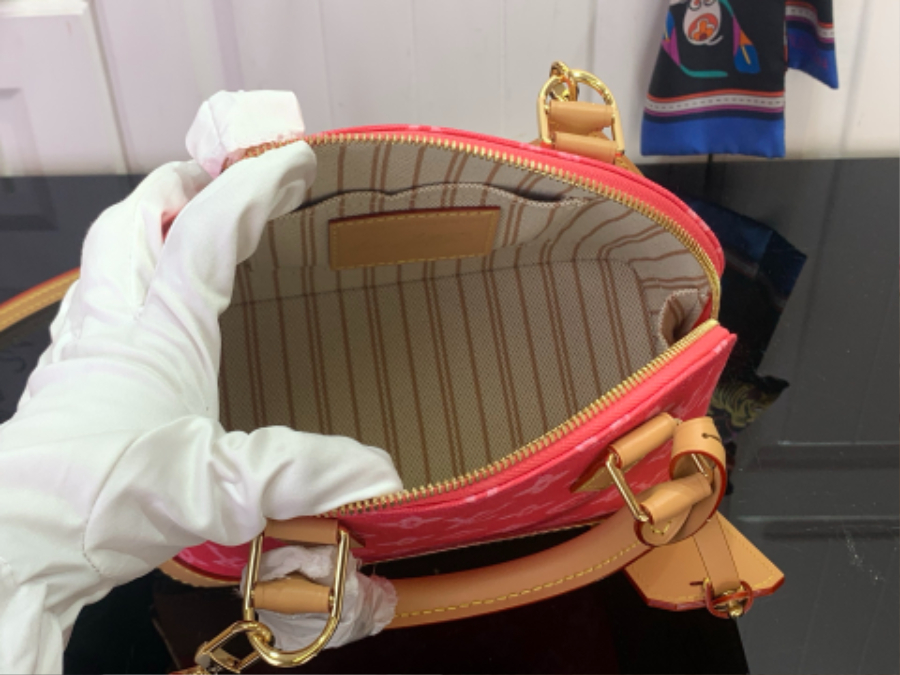 루이비통 알마 BB 레드(17.5 x 11.5 x 23.5)3.jpg