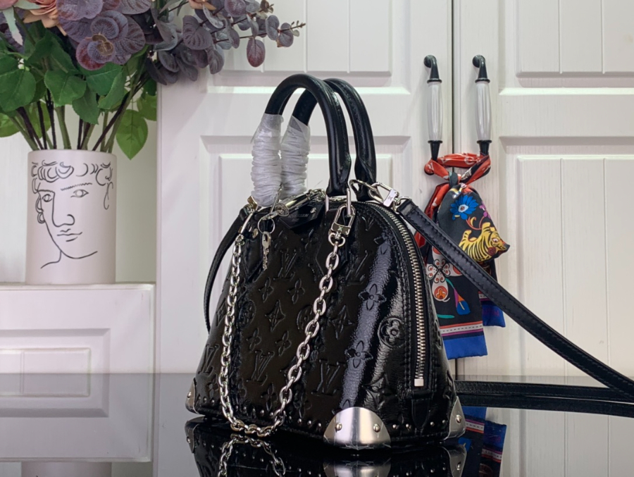 루이비통 알마 트렁크 BB 블랙 (19 x 11 x 22)4.jpg