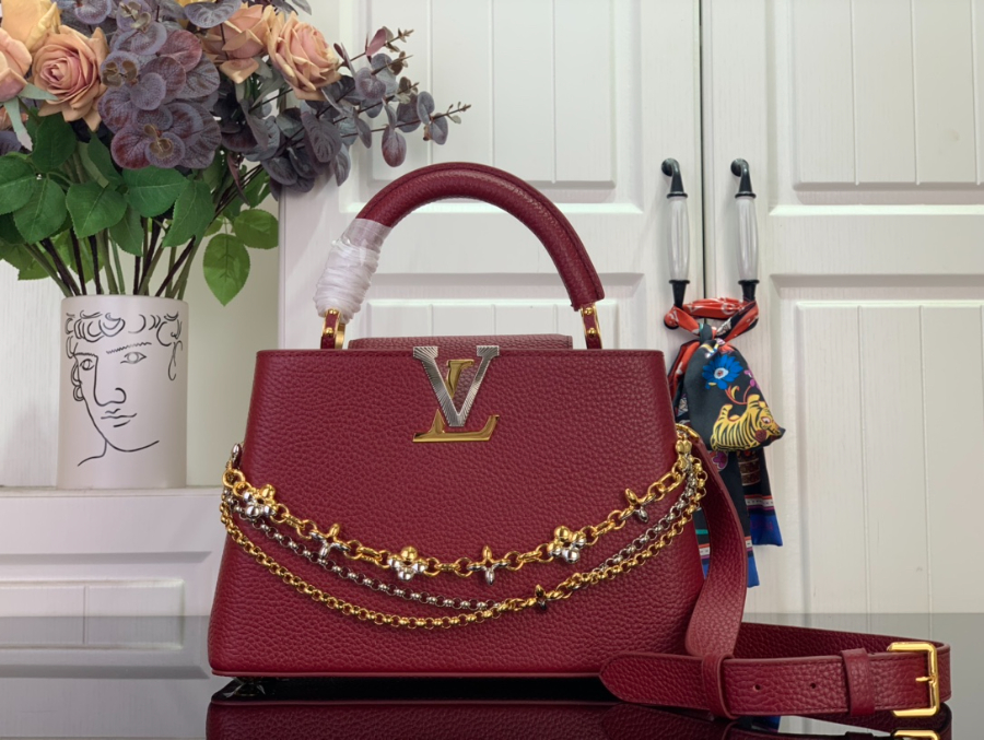 루이비통 카퓌신 BB 다크 레드 (17.3 x 9 x 27)1.jpg