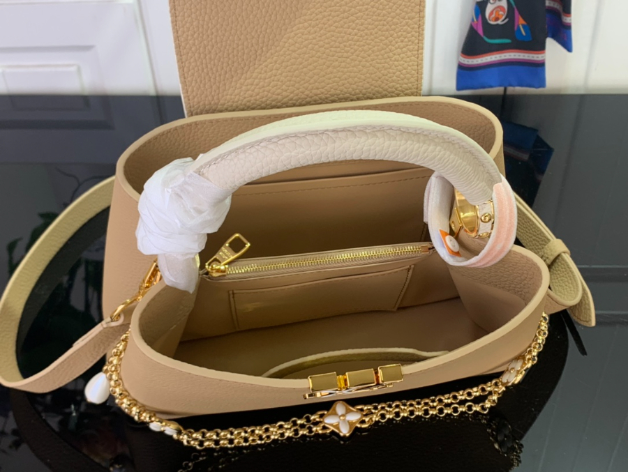 루이비통 카퓌신 BB 베이지 (17.3 x 9 x 27)3.jpg