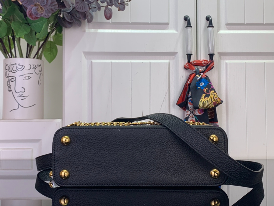 루이비통 카퓌신 BB 블랙 (17.3 x 9 x 27)5.jpg