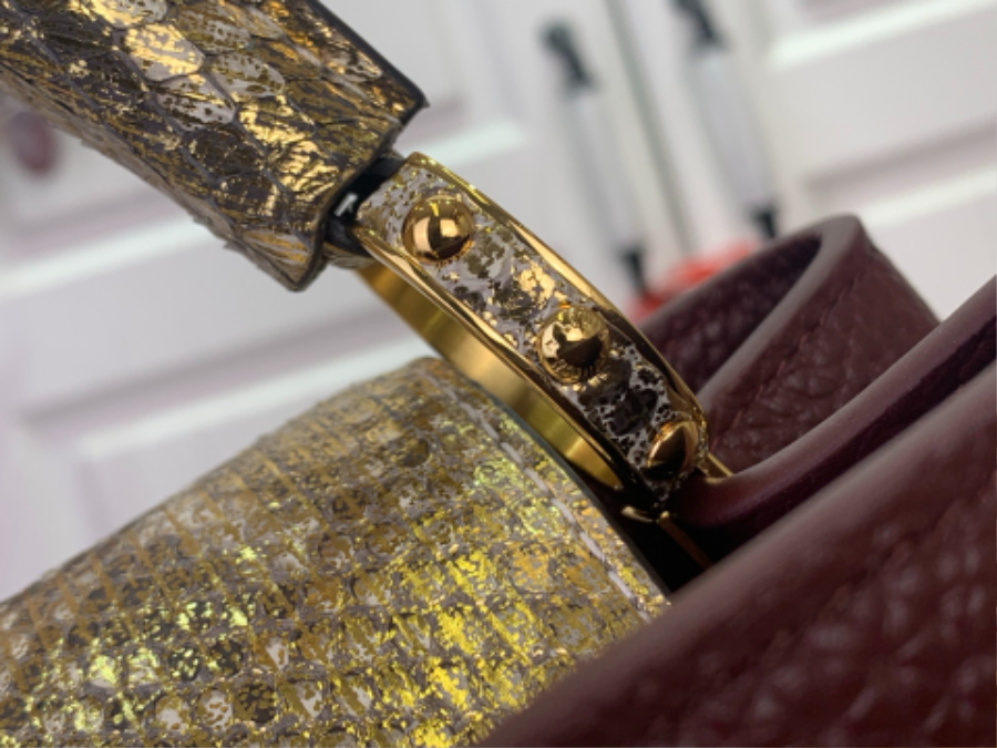 루이비통 카퓌신 BB 와인 뱀가죽 (27 x 17.3 x 9)7.jpg