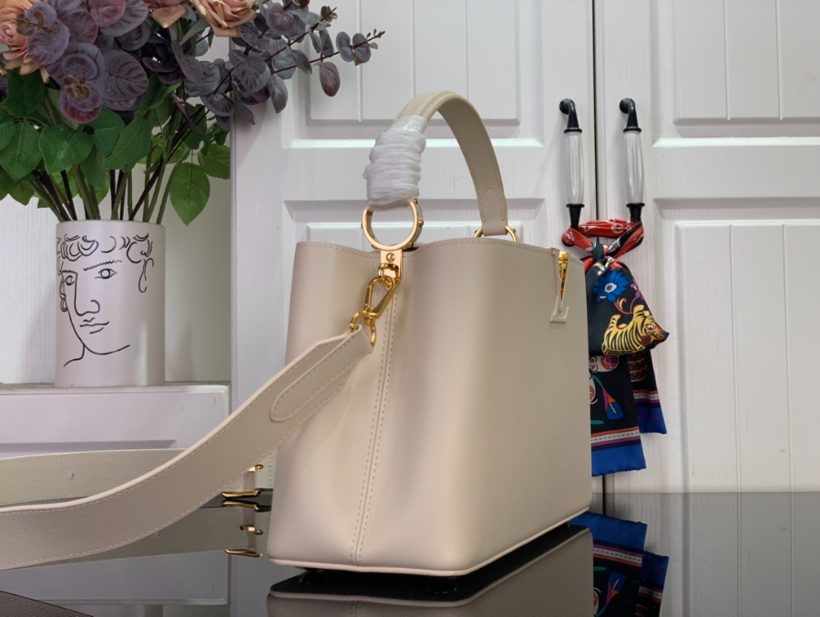 루이비통 카퓌신 MM 수플 베이지 (33 x 24 x 12)4.jpg