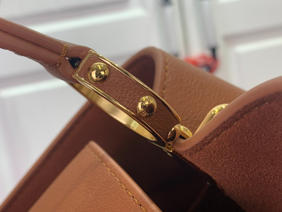 루이비통 카퓌신 MM 수플 브라운 (33 x 24 x 12)6.jpg