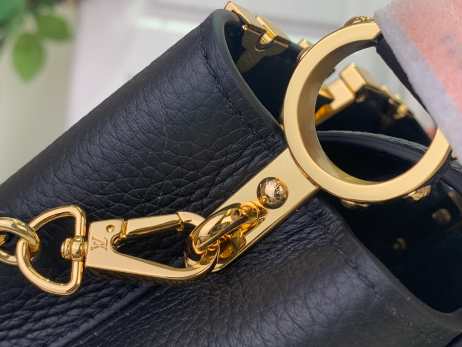 루이비통 카퓌신 나노 블랙 (16.3 x 11 x 6.5)7.jpg