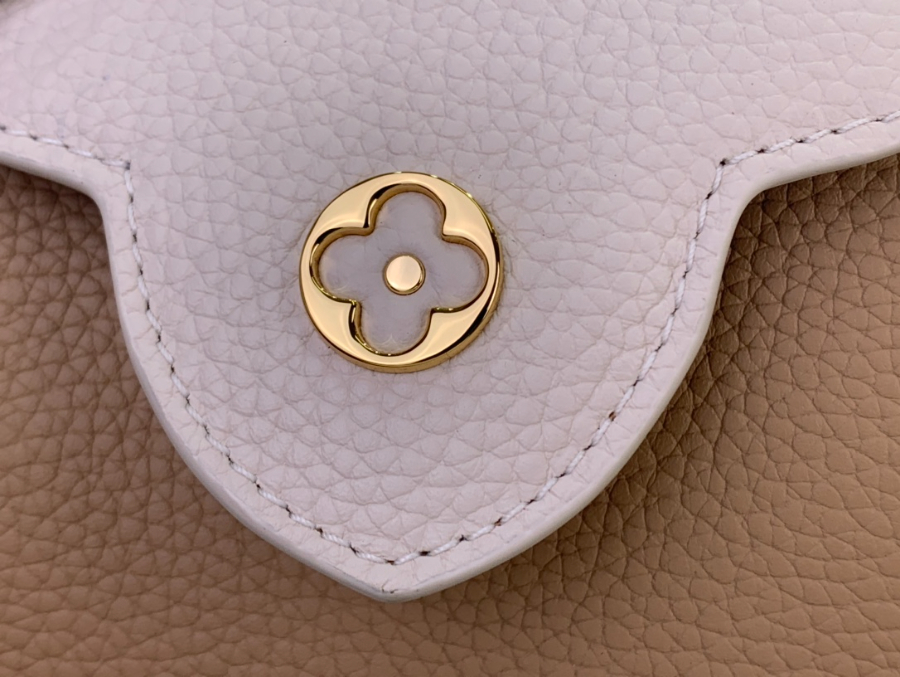 루이비통 카퓌신 미니 베이지 (21 x 14 x 8)6.jpg