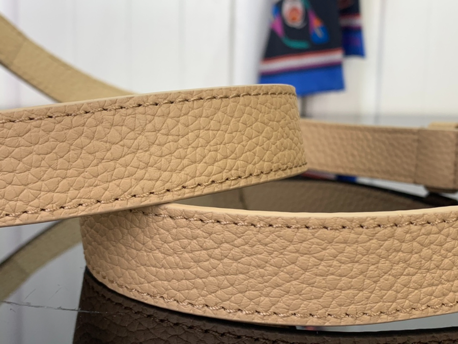 루이비통 카퓌신 미니 베이지 (21 x 14 x 8)7.jpg