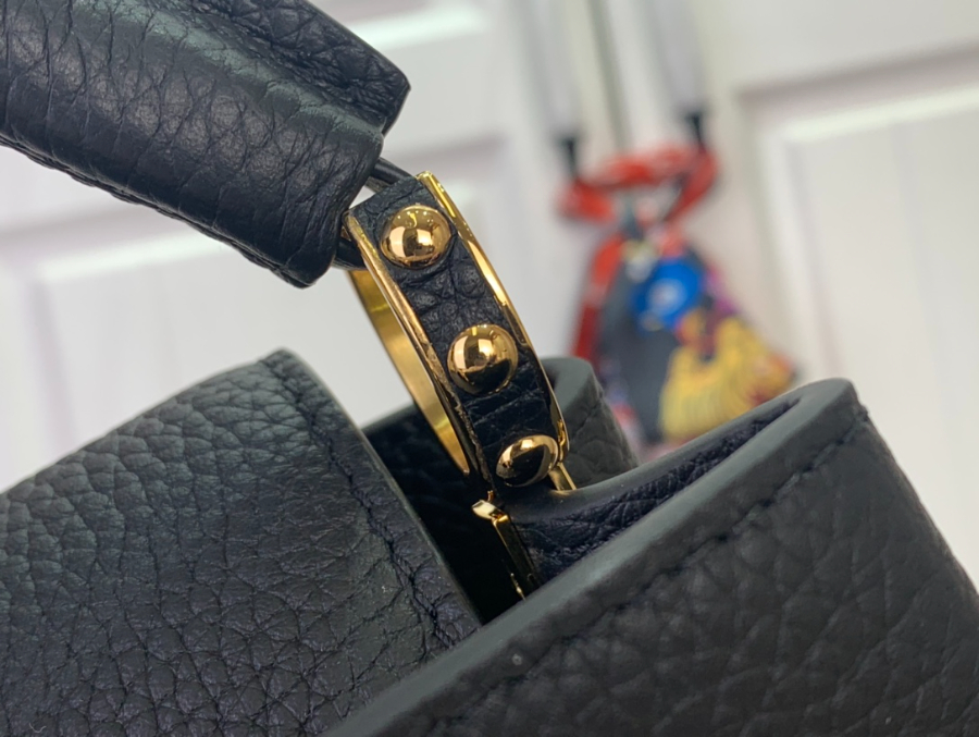 루이비통 카퓌신 미니 블랙 (21 x 14 x 8)7.jpg