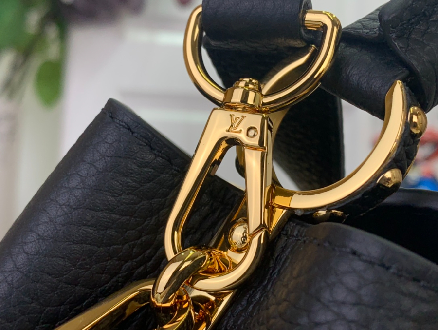 루이비통 카퓌신 미니 블랙 (21 x 14 x 8)8.jpg