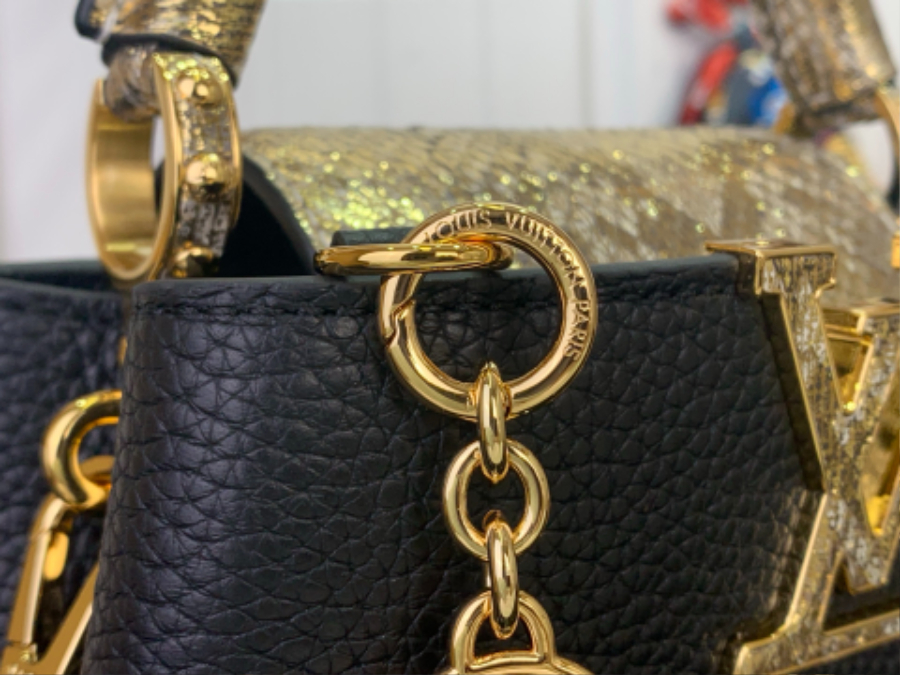 루이비통 카퓌신 미니 블랙 뱀가죽 (21 x 14 x 8)6.jpg