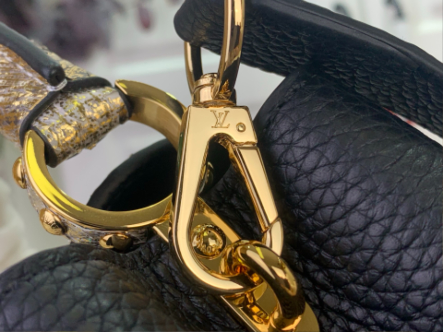 루이비통 카퓌신 미니 블랙 뱀가죽 (21 x 14 x 8)7.jpg