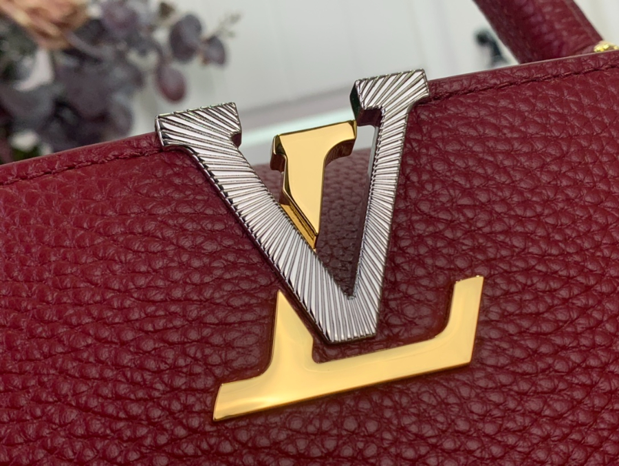 루이비통 카퓌신 미디엄 다크레드 (20 x 11 x 31.5)8.jpg