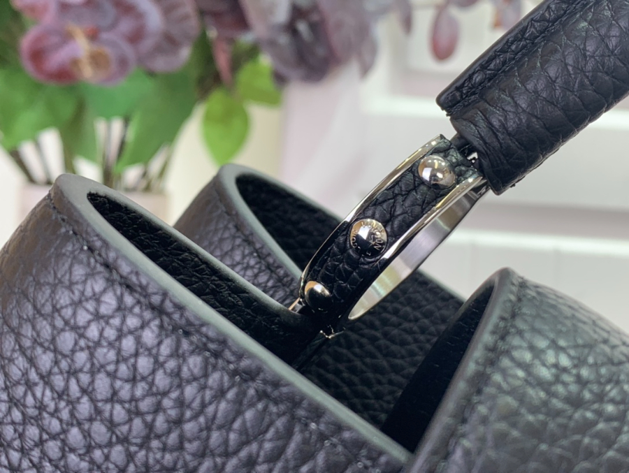 루이비통 카퓌신 미디엄 블랙 (20 x 11 x 31.5)6.jpg