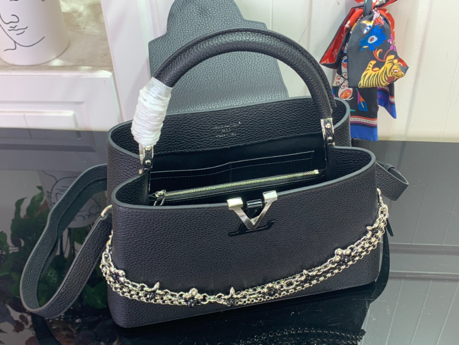 루이비통 카퓌신 미디엄 블랙 (20 x 11 x 31.5)3.jpg