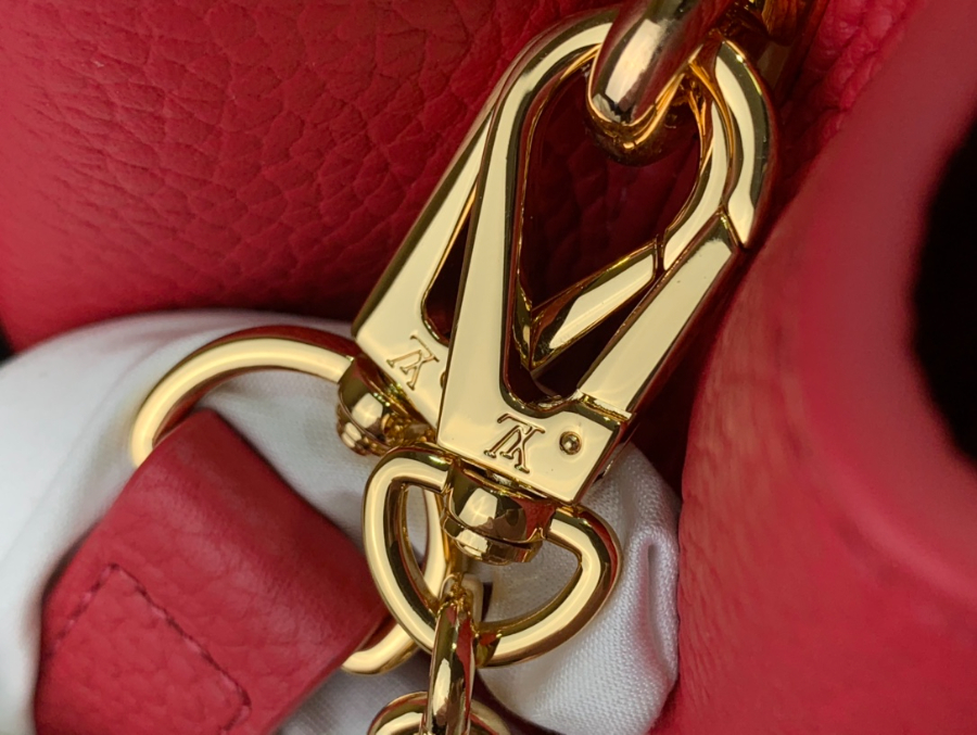 루이비통 카퓌신 스몰 레드 278.jpg