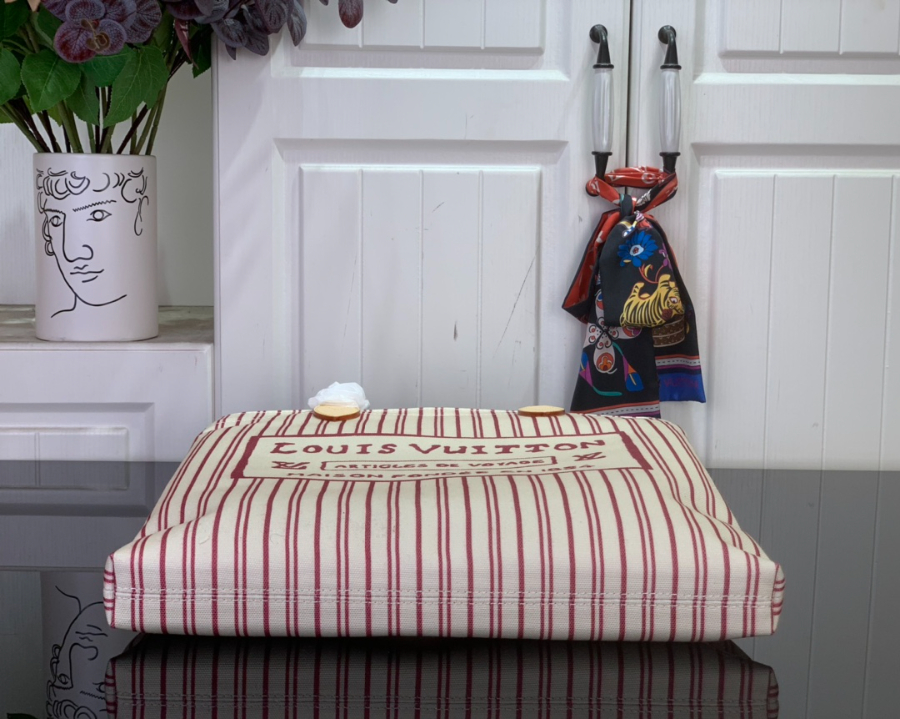 루이비통 캐리 잇 (37 x 2 x 37)5.jpg