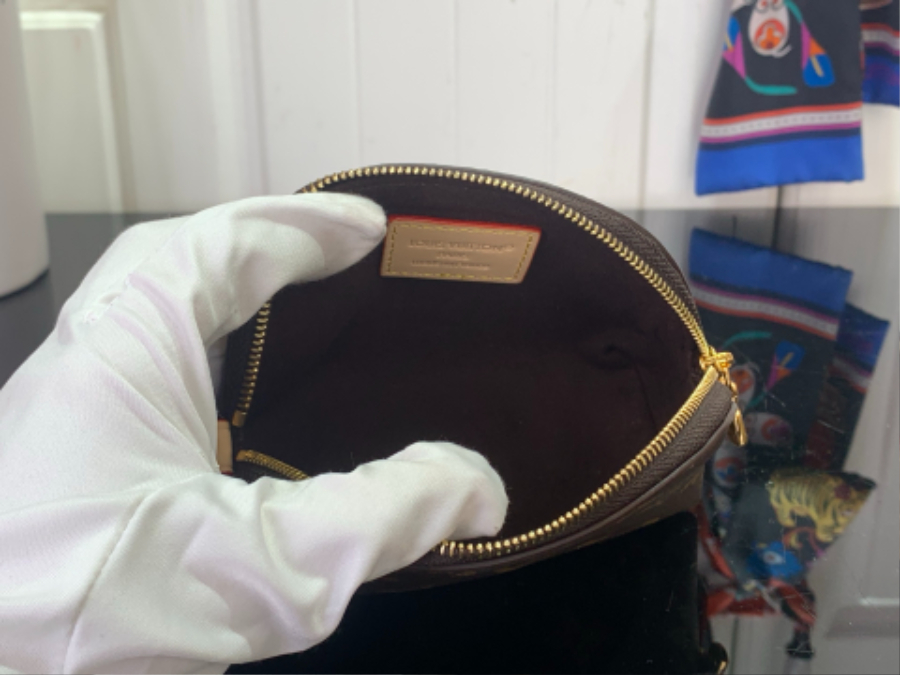 루이비통 코스메틱 퍼스 (13.5 x 9 x 5.5)3.jpg