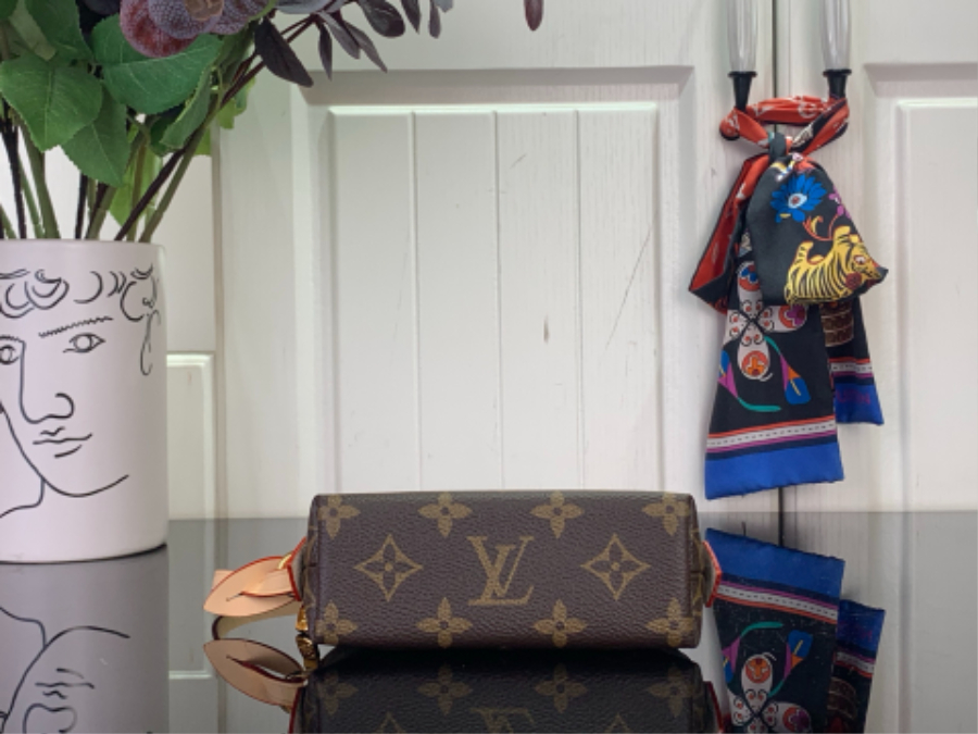 루이비통 코스메틱 퍼스 (13.5 x 9 x 5.5)5.jpg