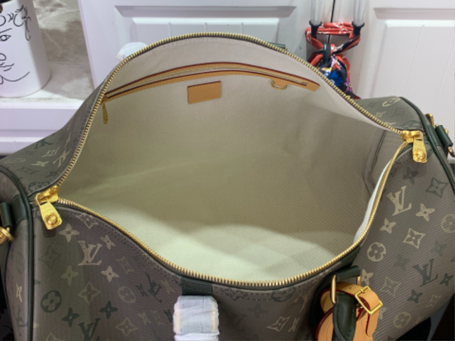 루이비통 키폴 반둘리에 50 카키 그린 (29 x 23 x 50)3.jpg