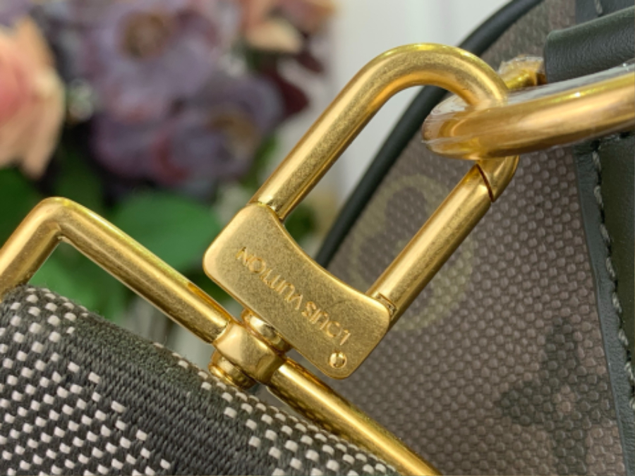 루이비통 키폴 반둘리에 50 카키 그린 (29 x 23 x 50)6.jpg