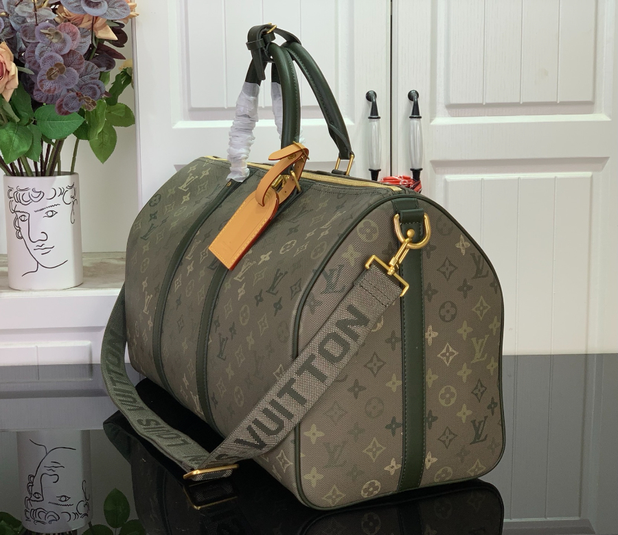 루이비통 키폴 반둘리에 50 카키 그린 (29 x 23 x 50)4.jpg