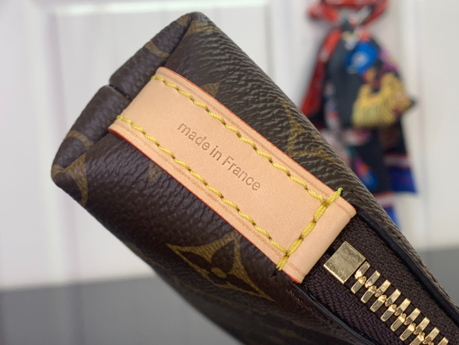 루이비통 태그 미 파우치 (24.5 x 17 x 4.5)7.jpg