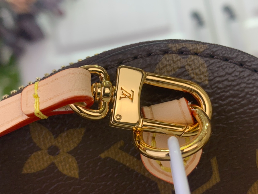 루이비통 태그 미 파우치 (24.5 x 17 x 4.5)8.jpg