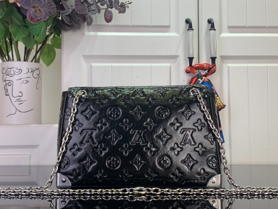 루이비통 트렁키 블랙 (16 x 8 x 27)2.jpg