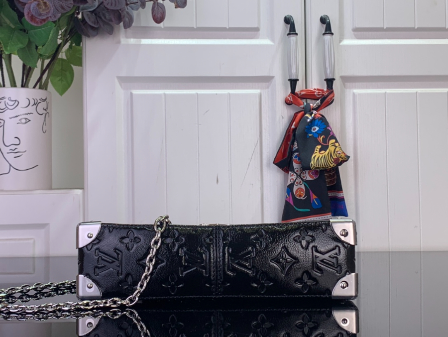 루이비통 트렁키 블랙 (16 x 8 x 27)5.jpg