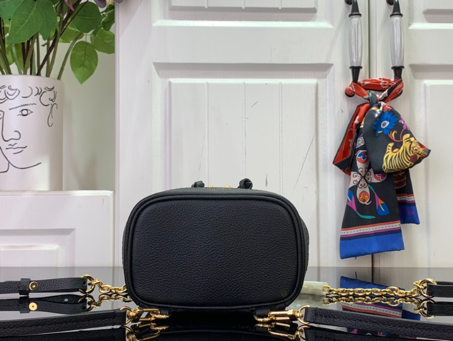 루이비통 나노 노에 백팩 M14549 151019cm 블랙5.jpg