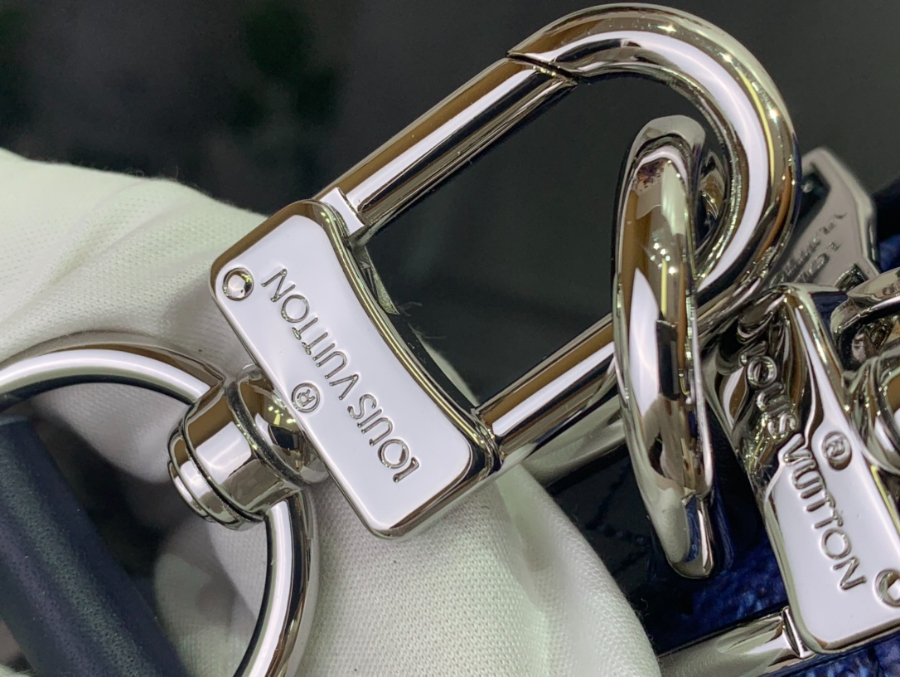 루이비통 닐 M26823 17.51125cm 블루7.jpg