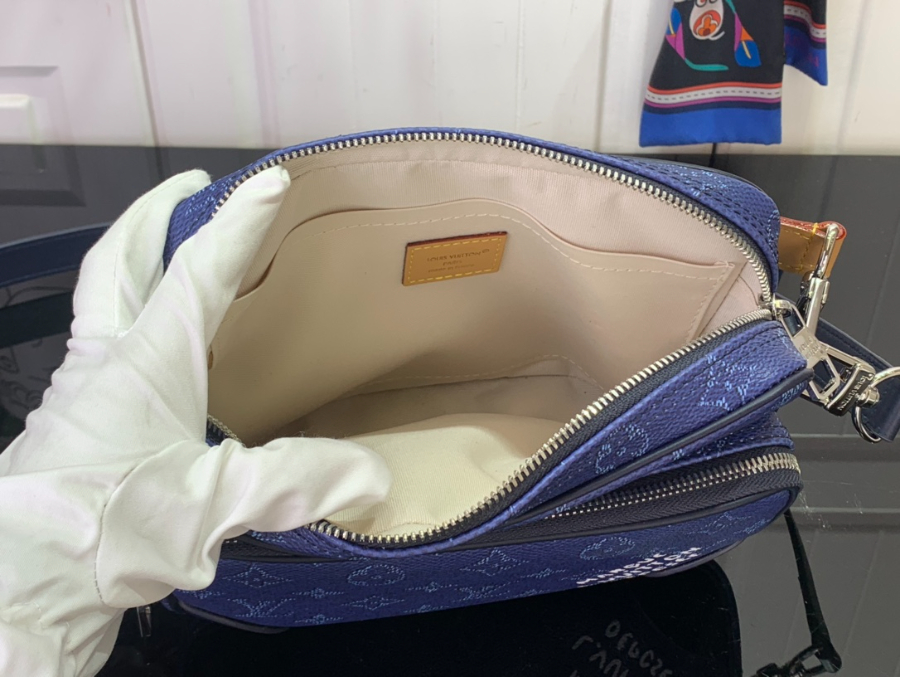 루이비통 닐 M26823 17.51125cm 블루3.jpg